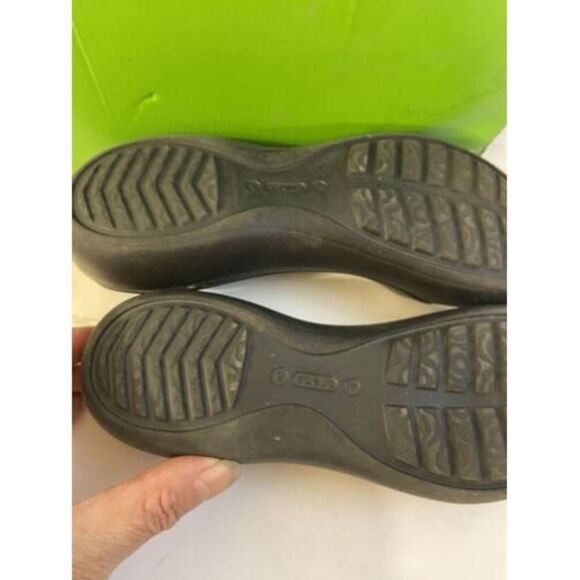 Crocs Womens Size 7 Black Round Toe Rubber Slingback Ballet Flats w/Flower - Picture 4 of 5